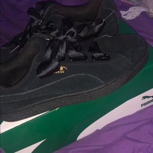 Suede black puma shoe